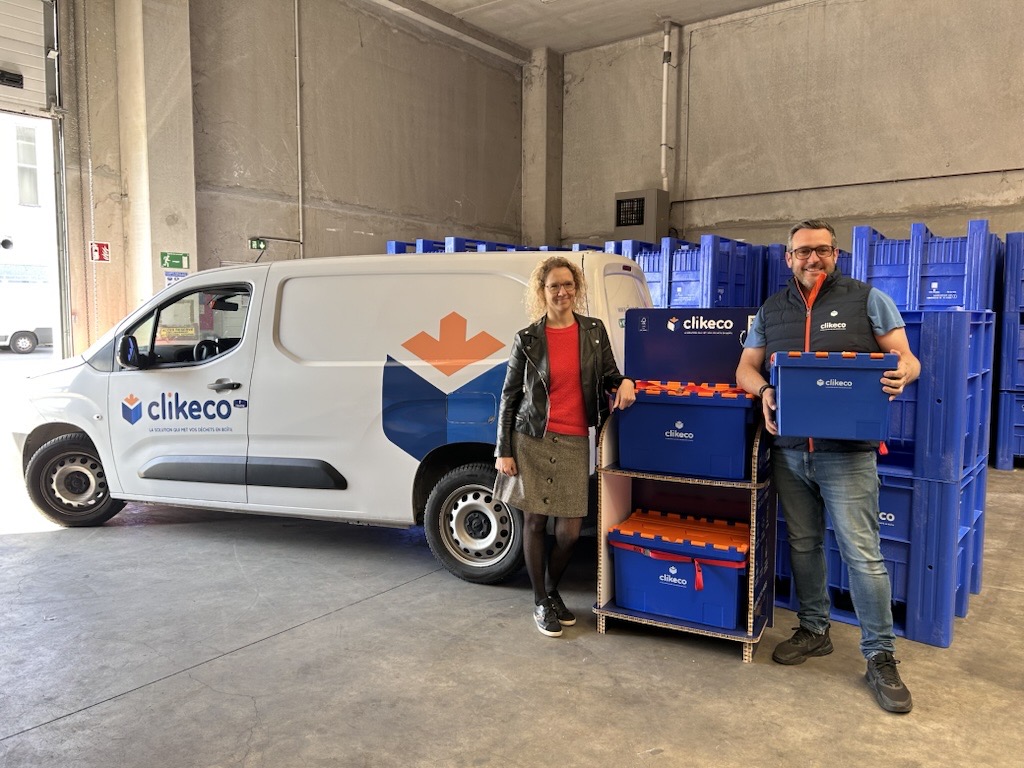 déchets dangereux en Alsace représenté par Florence et Jonathan Marteaux devant une camionnette et contenants clikeco